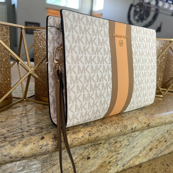 New😍 beautiful Mk large clutch - Picture 2 of 9